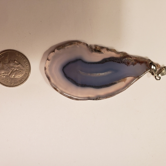 Natural geode slice pendant - Picture 2 of 2